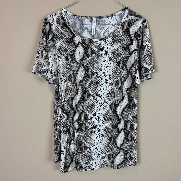 NWT NY Collection Short Sleeve Snake Print Pullover Top with Drawstring Detail - Picture 1 of 11